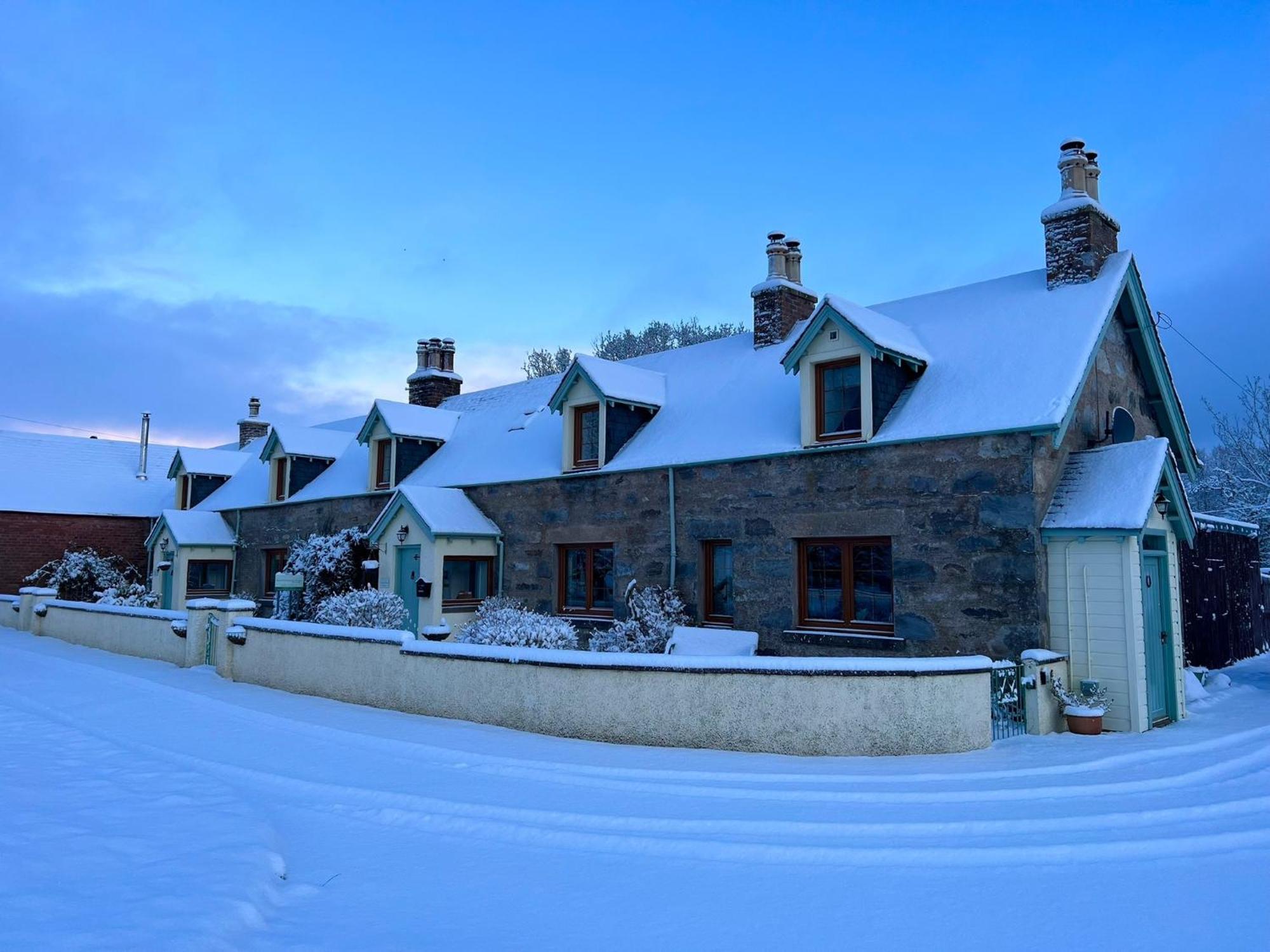 Rosemount Cottage One- Highland Cottage Garve Extérieur photo